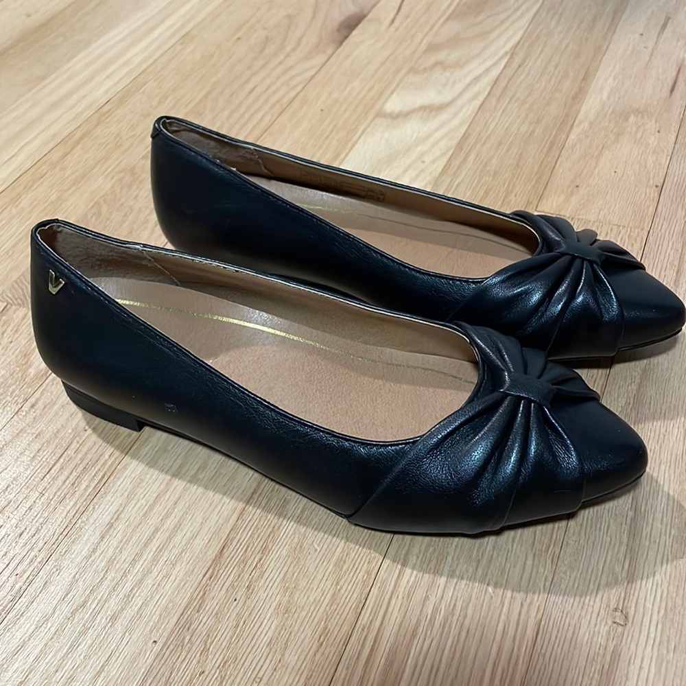Vionic Pointed Toe Bow Flats 5 Black Slip On Low Heel Rubber Sole